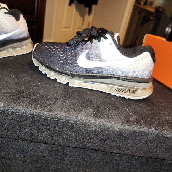 2017 Nike Airmax limited edition - Picture 8 of 10